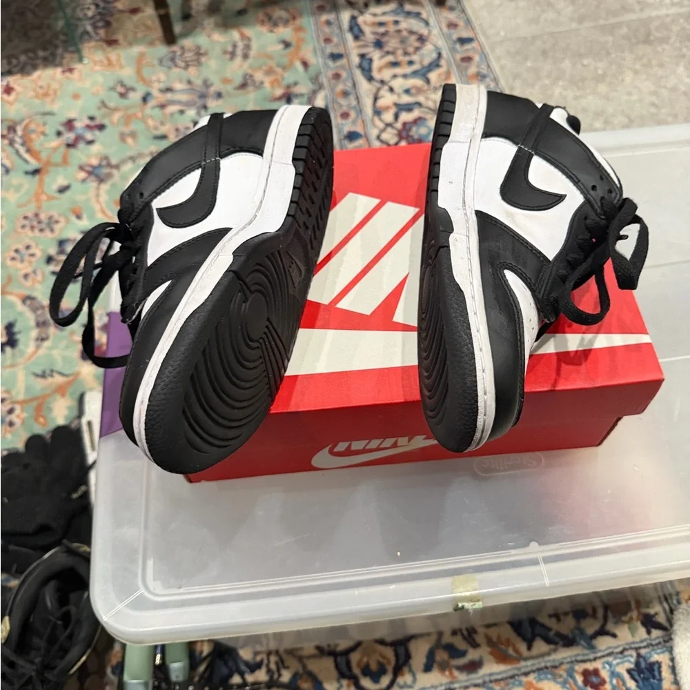 Nike Black and White Athletic‎ Shoes